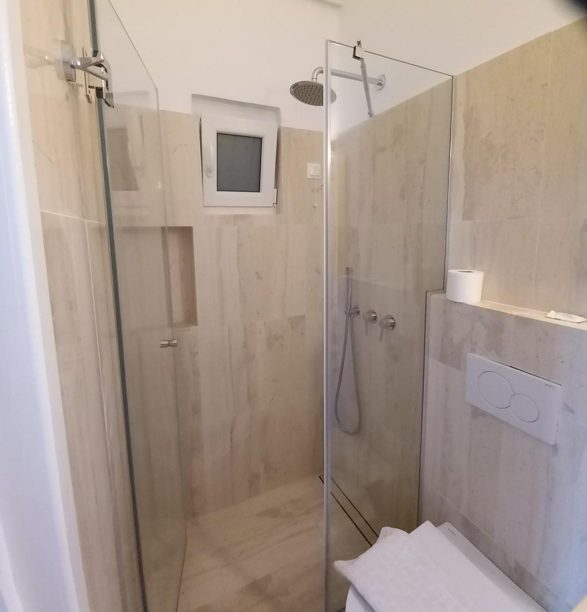 Naias Hotell Livadi  Eksteriør bilde
